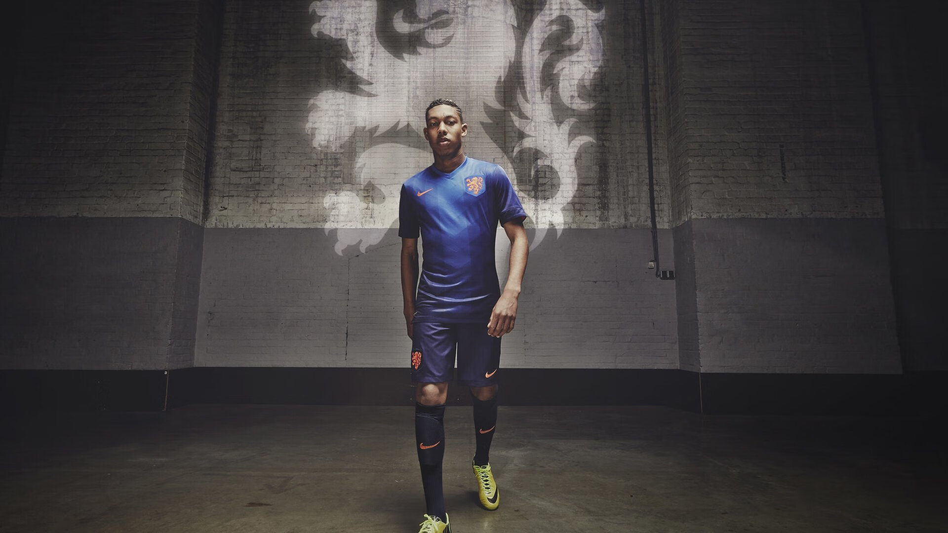 亚洲杯决赛爆出冷门！利雅得新月大胜利物浦，争冠形势突变